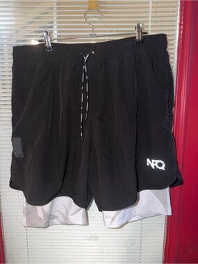 NFQ Mens  training/athletic shorts with white camo type design liner size XL